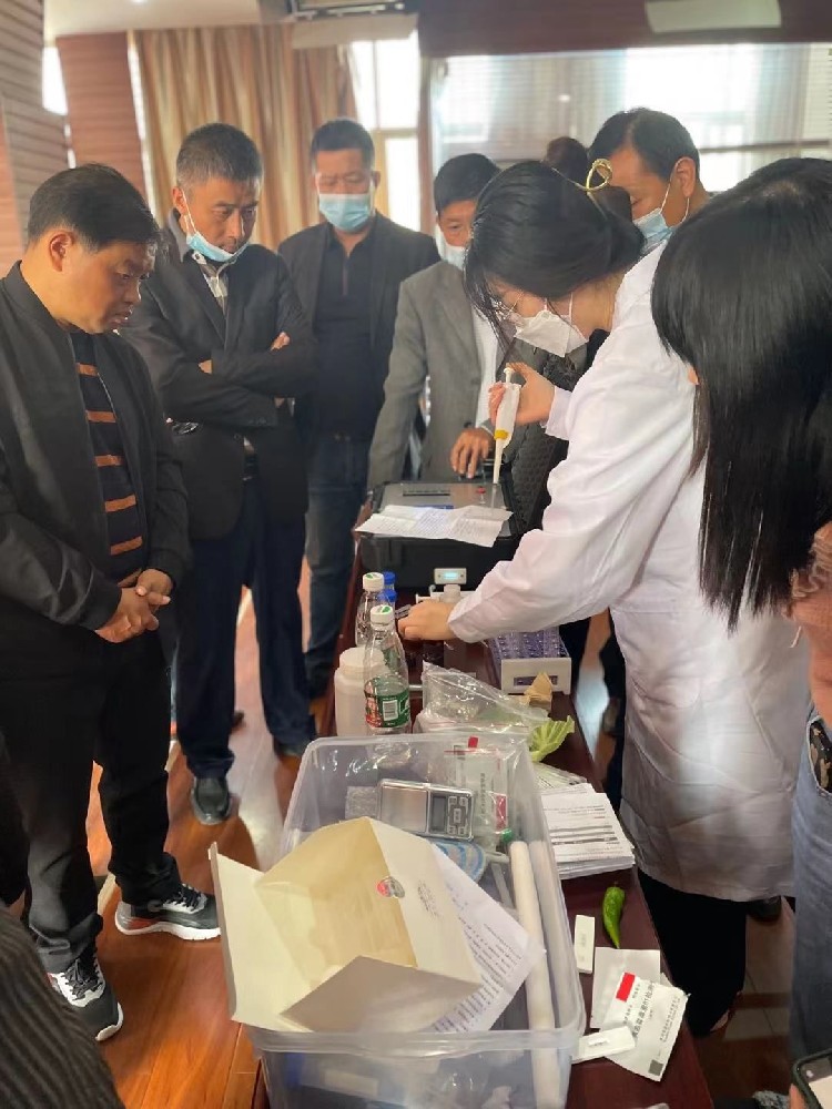 我司技術(shù)人員趕赴黃崗武穴市高中小學(xué)進(jìn)行ATP檢測儀的使用普及和培訓(xùn)。